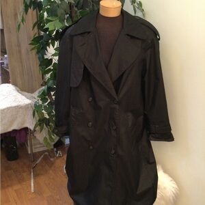 Laura Winston Woman’s Vintage size 7/8 petite black trench coat with poc…